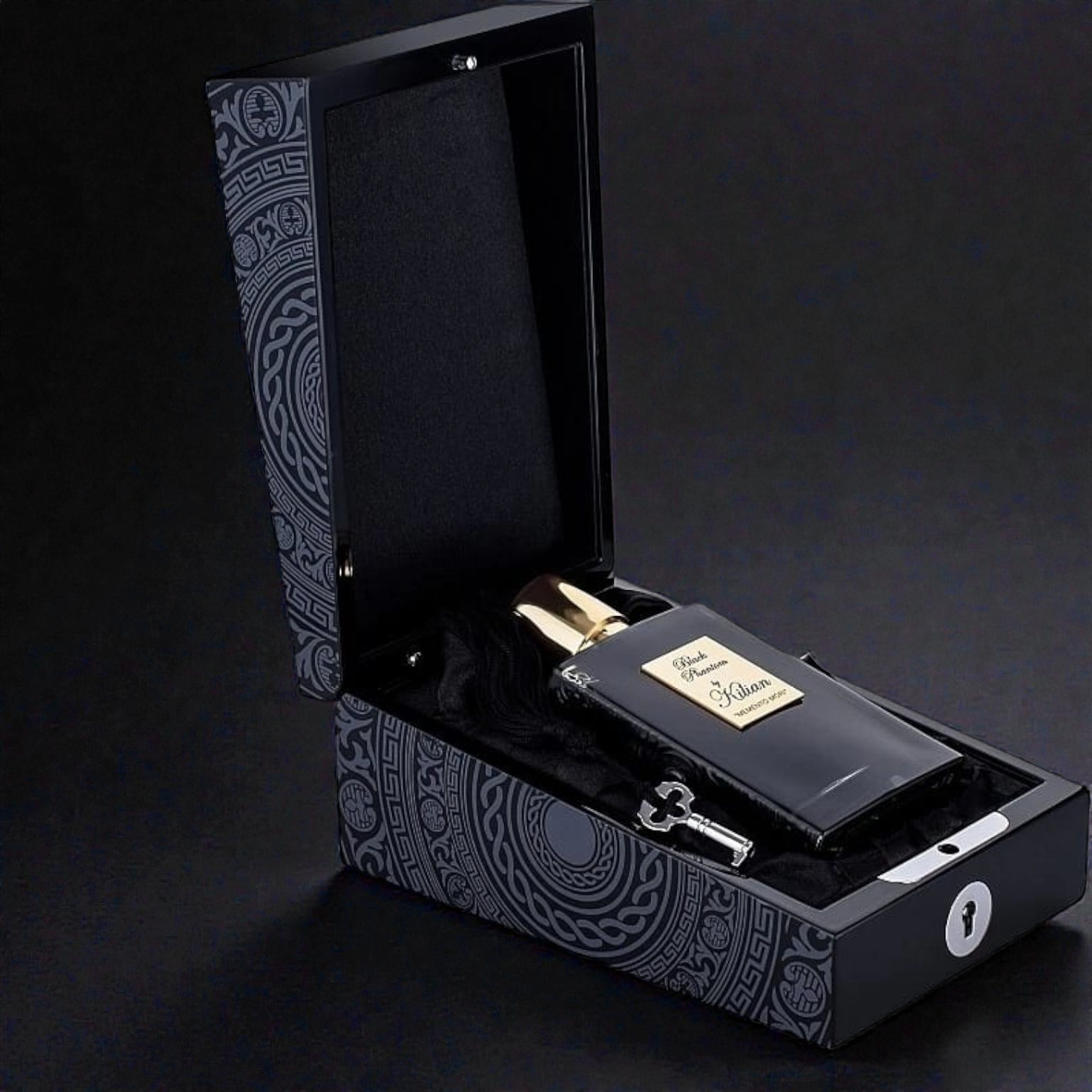 Kilian Black Phantom "Memento Mori" EDP: Ron, Café Oscuro, Caramelo y Chocolate. ¡Elixir Gourmand Oscuro y Seductor!